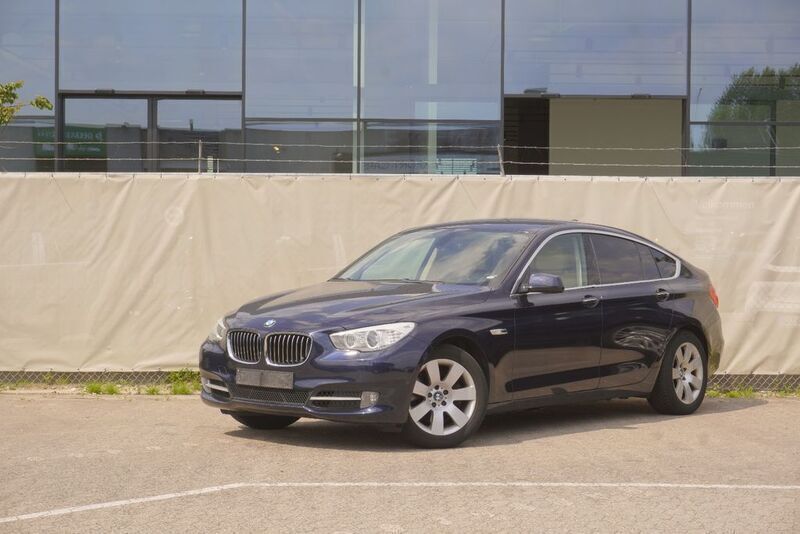 Blau Gebraucht 2010 BMW 530 Sport Line Limousine | 8.000 € (Guter Preis) - Bild 1/4