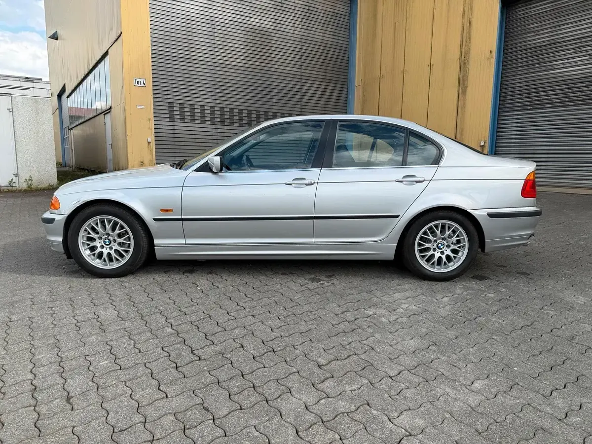Gebraucht BMW 323 170 PS (125 kW) 1998 Silber Limousine