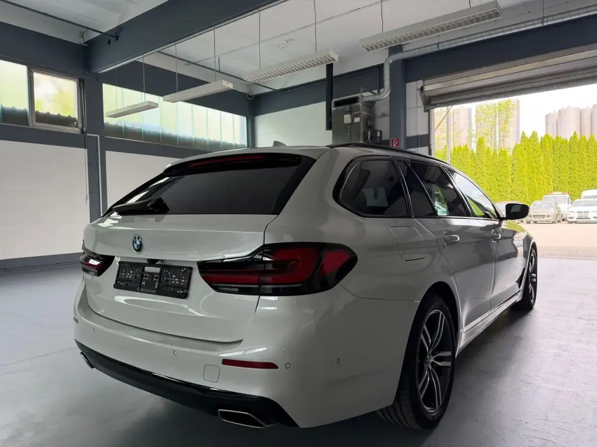 Używany BMW 520 Performance 190 KM (139 kW) 2022 Biały Kombi