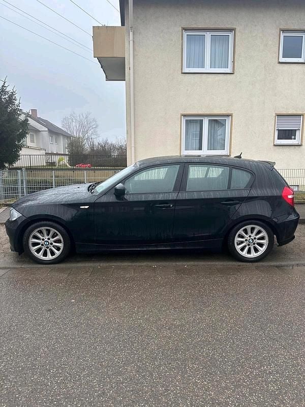 Gebraucht BMW 118 143 PS (105 kW) 2011 Schwarz Kleinwagen