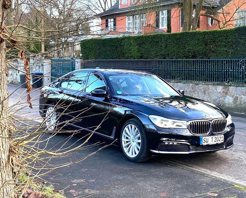 Schwarz Gebraucht 2016 BMW 730 Sport Line Limousine | 28.500 € (Fairer Preis) - Bild 1/4