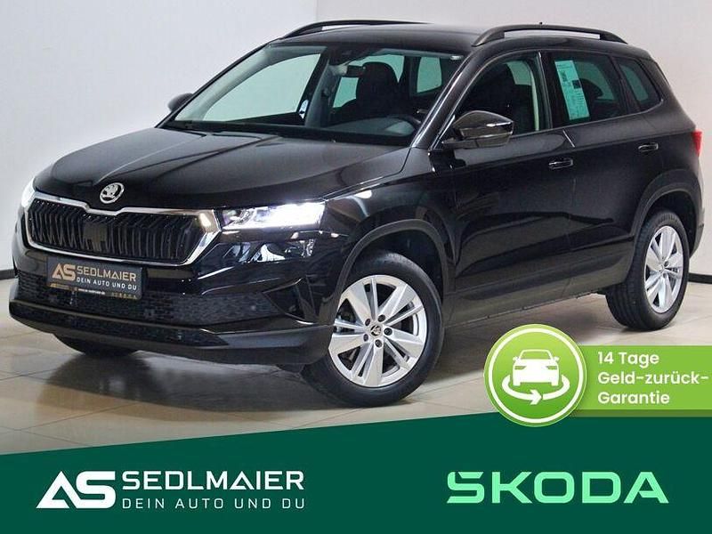 Blackmagic perleffekt Gebraucht 2024 Skoda Karoq Selection SUV | 30.990 € (Fairer Preis) - Bild 1/4