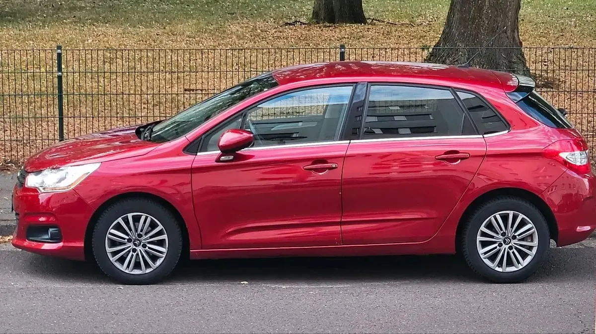 Gebraucht Citroën C4 120 PS (88 kW) 2012 Rot Kleinwagen