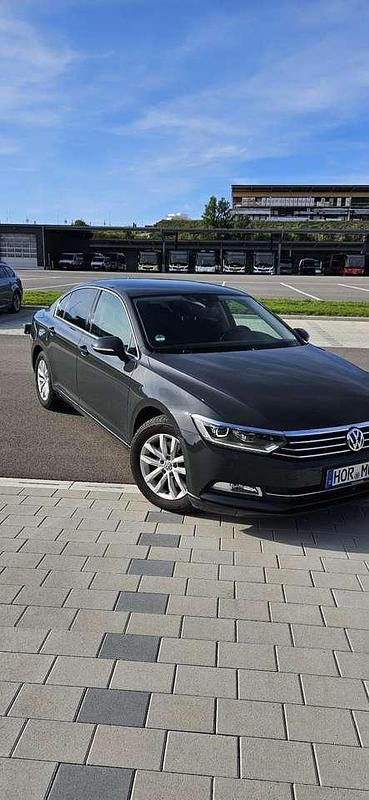 Grau Gebraucht 2015 VW Passat Comfortline Limousine | 13.700 € (Fairer Preis) - Bild 1/4