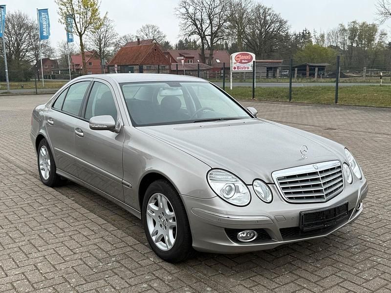 Second-hand Mercedes E200 184 CP (135 kW) 2007 Gri Berlinǎ