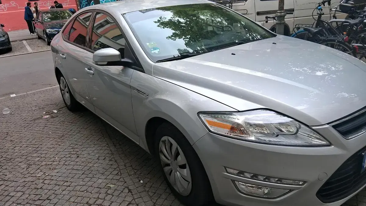 Gebraucht Ford Mondeo 140 PS (102 kW) 2013 Silber Limousine