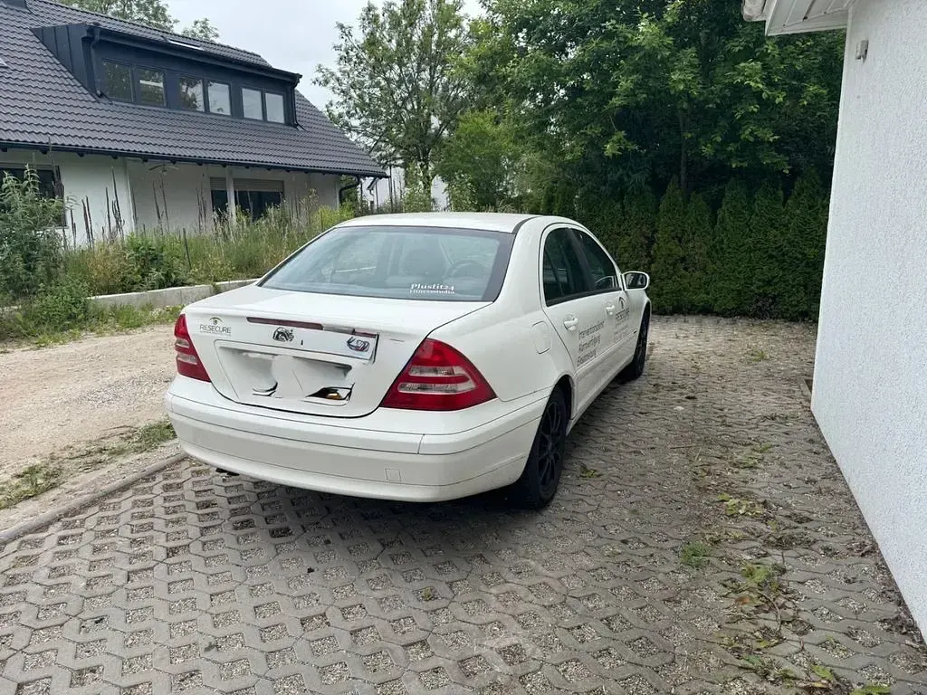 Gebraucht Mercedes C180 Classic 143 PS (105 kW) 2003 Weiß Limousine