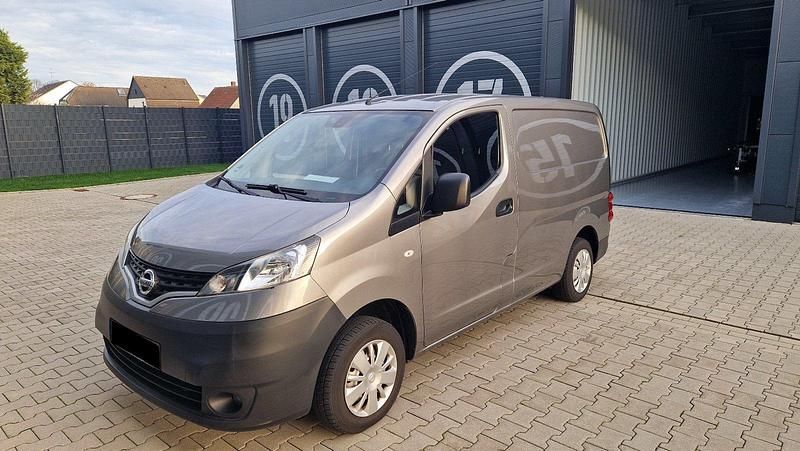 Grau Gebraucht 2017 Nissan NV200 Van | 9.900 € (Fairer Preis) - Bild 1/4