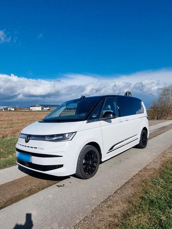 Gebraucht VW Multivan Edition 150 PS (110 kW) 2023 Weiß Van