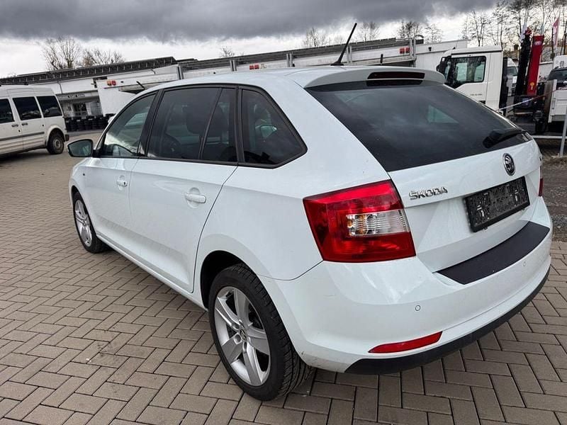 Gebraucht Skoda Rapid Drive 90 PS (66 kW) 2017 Weiß Kleinwagen