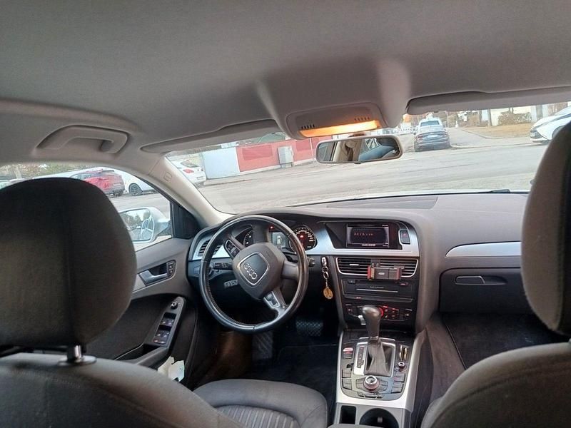 Gebraucht Audi A4 Attraction 143 PS (105 kW) 2011 Silber Limousine