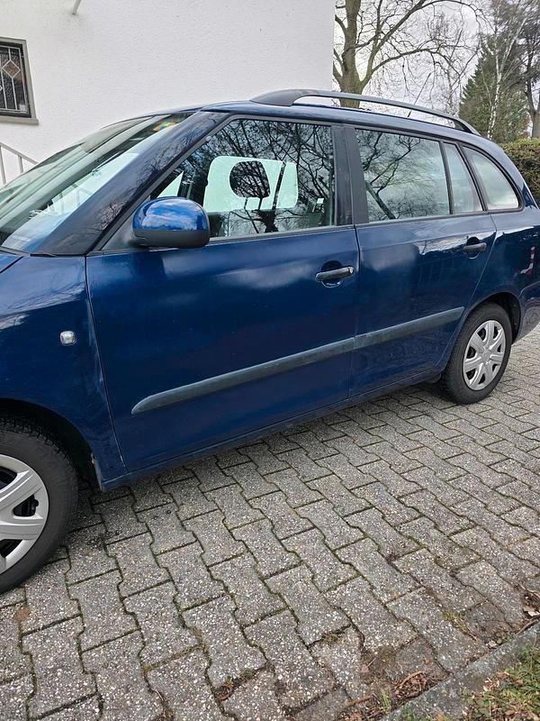Gebraucht Skoda Fabia 86 PS (63 kW) 2011 Blau Kleinwagen