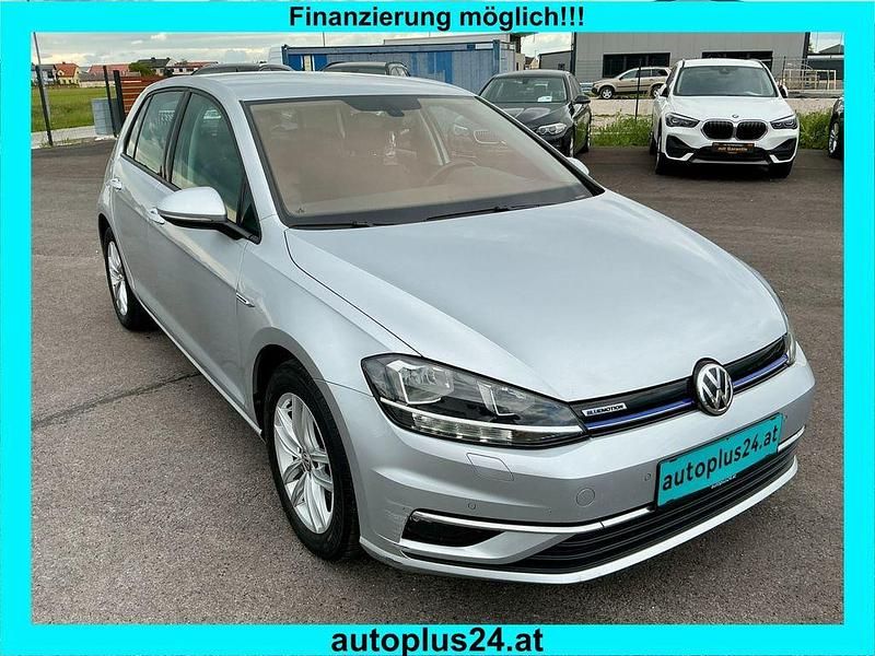 Silber Gebraucht 2019 VW Golf VII Limousine | 14.990 € (Superpreis) - Bild 1/4