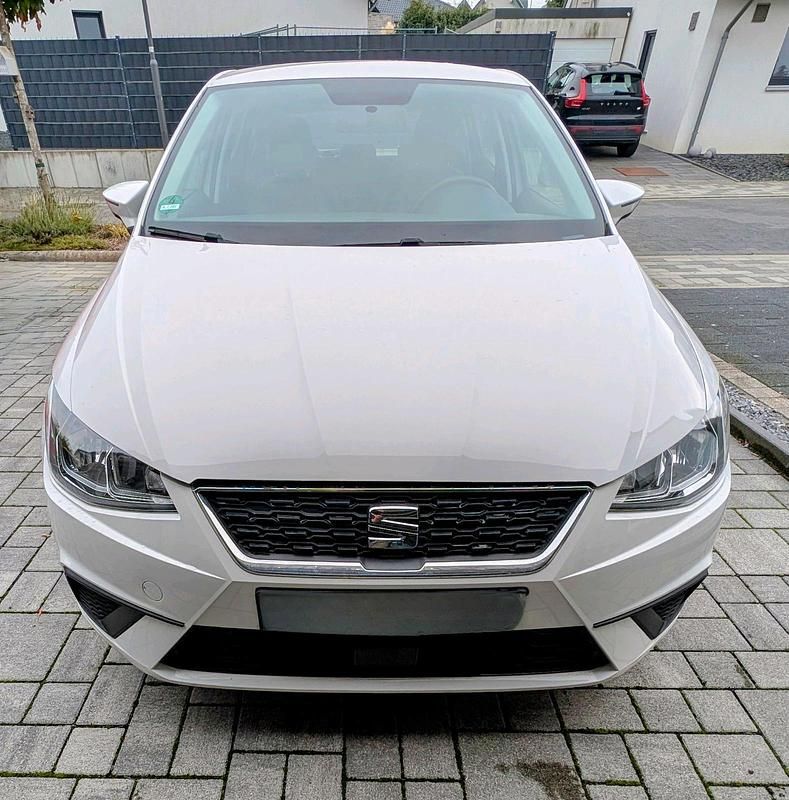 Weiß Gebraucht 2020 Seat Ibiza Limousine | 11.900 € (Guter Preis) - Bild 1/4