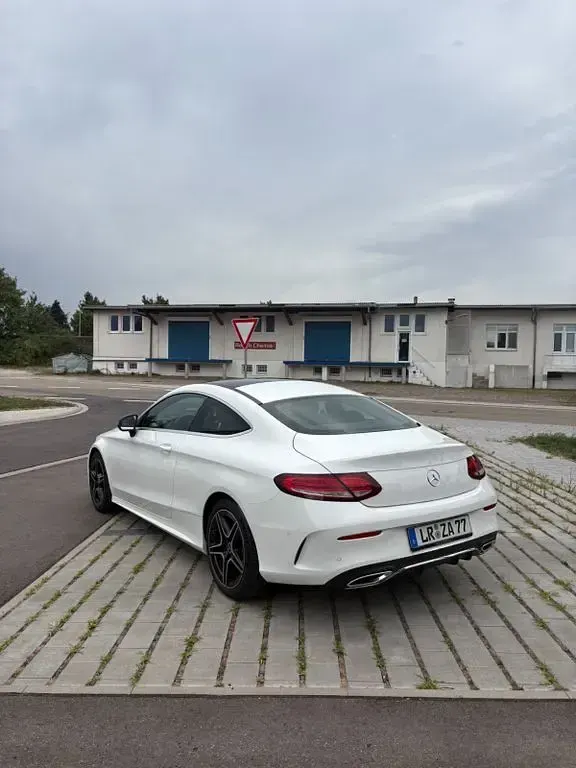 Gebraucht Mercedes C300 AMG line 258 PS (189 kW) 2022 Weiß Coupé