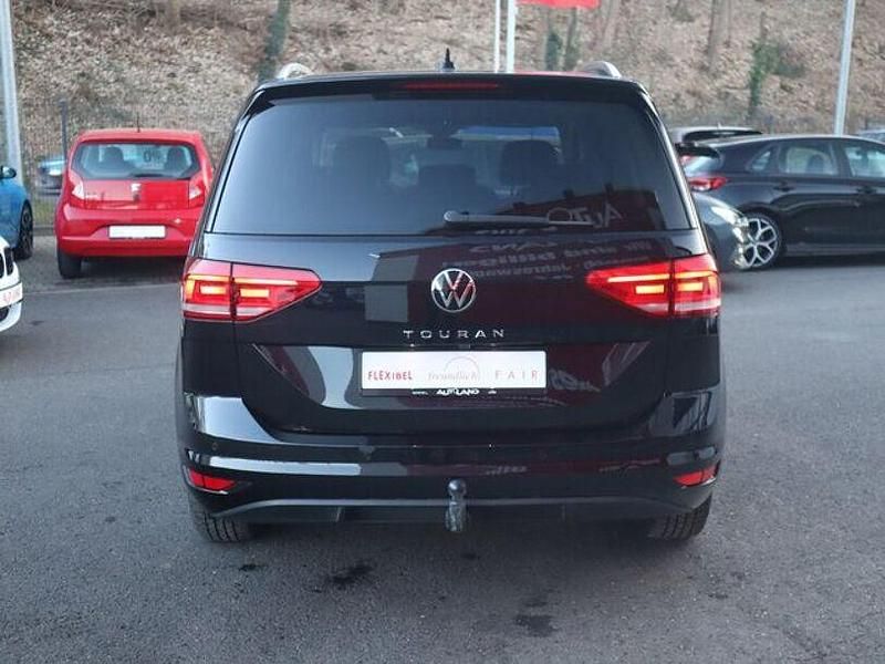 Gebraucht VW Touran Active 150 PS (110 kW) 2023 Deep black perleffekt Van / Kleinbus
