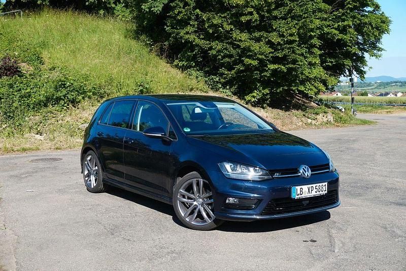 Blau Gebraucht 2016 VW Golf Highline Limousine | 14.800 € (Fairer Preis) - Bild 1/4