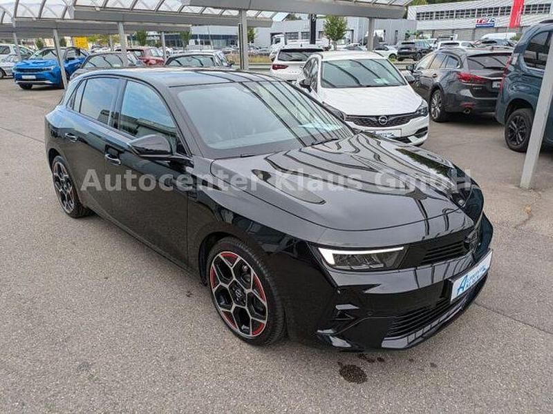 Diamond black (metallic) Gebraucht 2022 Opel Astra GS Line Limousine | 19.880 € (Etwas zu teuer) - Bild 1/4