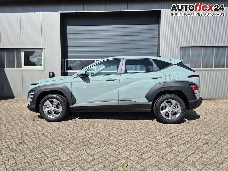 Mirage green Neu 2025 Hyundai Kona Select SUV | 26.490 € (Superpreis) - Bild 1/4