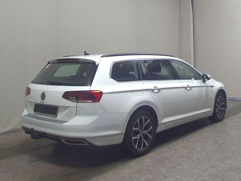 Gebraucht VW Passat 218 PS (160 kW) 2021 Pure white Kombi