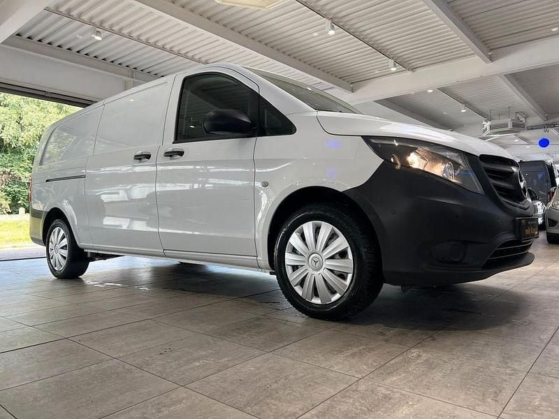 Weiß Gebraucht 2018 Mercedes Vito Van / Kleinbus | 17.790 € (Superpreis) - Bild 1/4