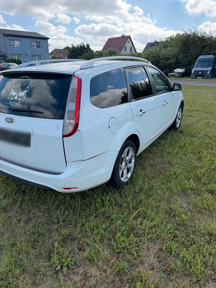 Gebraucht Ford Focus 110 PS (80 kW) 2010 Weiß Kombi