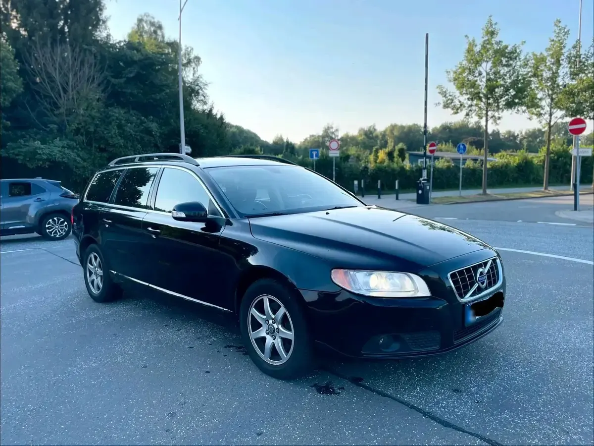 Gebraucht Volvo V70 Momentum 175 PS (128 kW) 2010 Schwarz Kombi