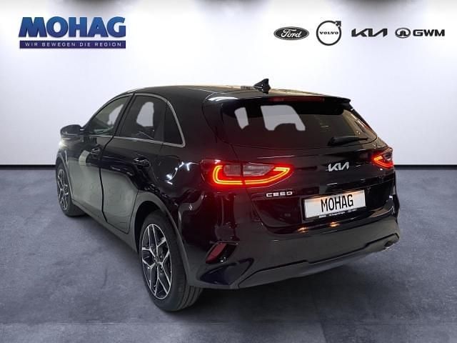 Neu Kia Ceed 140 PS (102 kW) 2025 1k) black pearl m (schwarz Kleinwagen