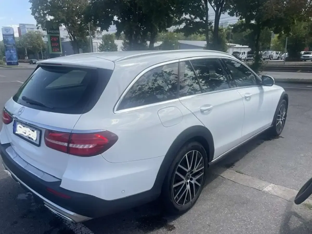 Gebraucht Mercedes E220 All-Terrain 194 PS (142 kW) 2019 Weiß Kombi