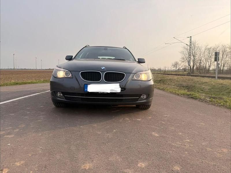 Gebraucht BMW 520 Exclusive 177 PS (130 kW) 2008 Grau Kombi