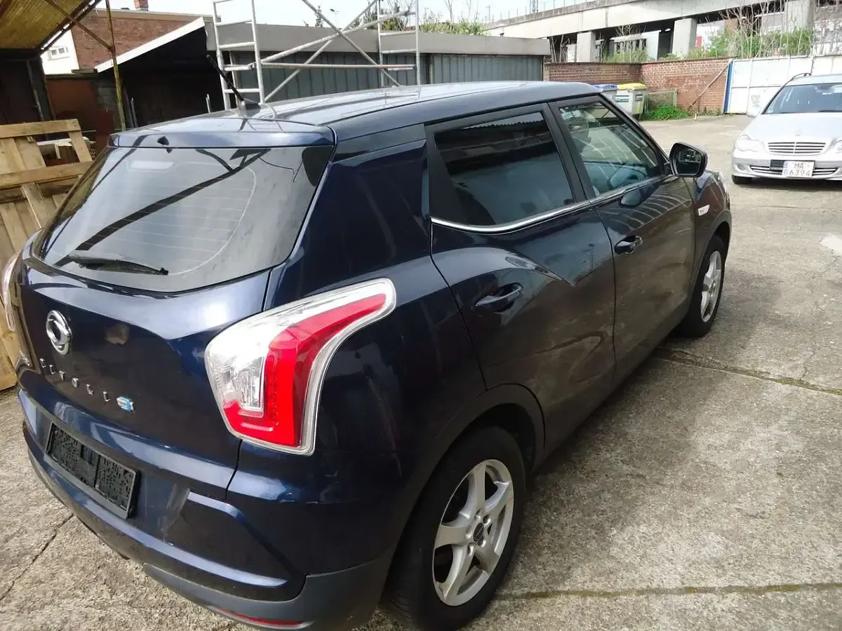 Gebraucht SsangYong Tivoli 116 PS (85 kW) 2016 Dandy blue SUV