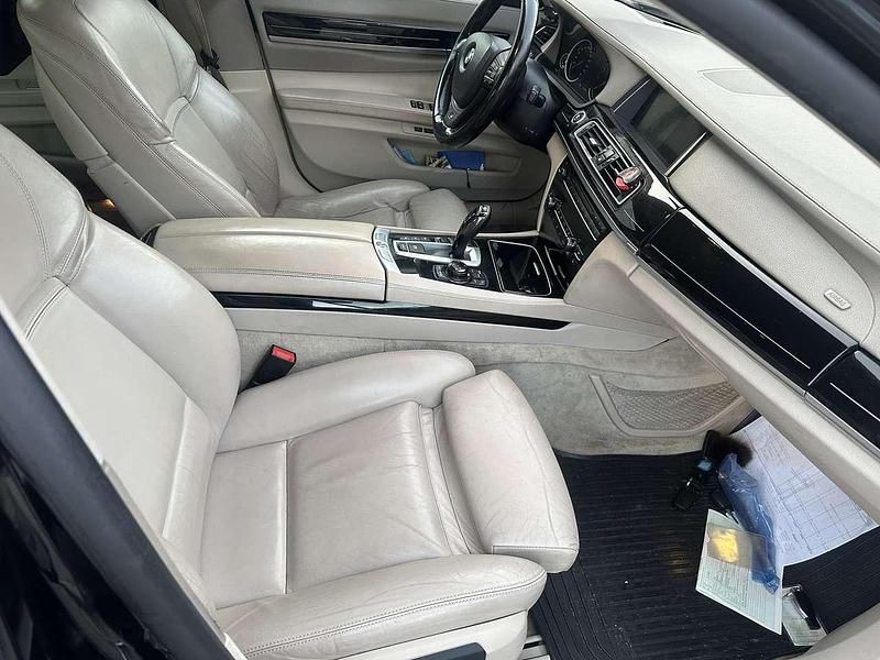 Gebraucht BMW 750 449 PS (330 kW) 2012 Schwarz Limousine