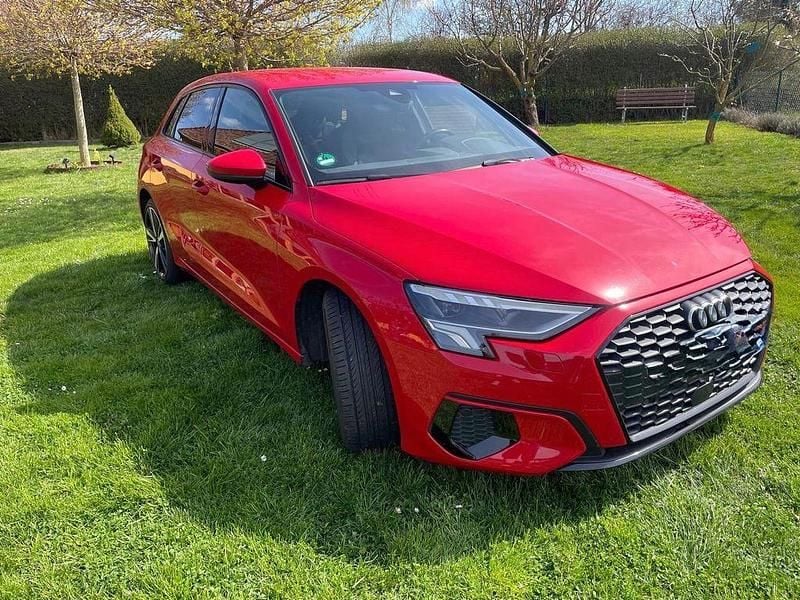 Gebraucht Audi A3 Ambiente 150 PS (110 kW) 2021 Rot Limousine