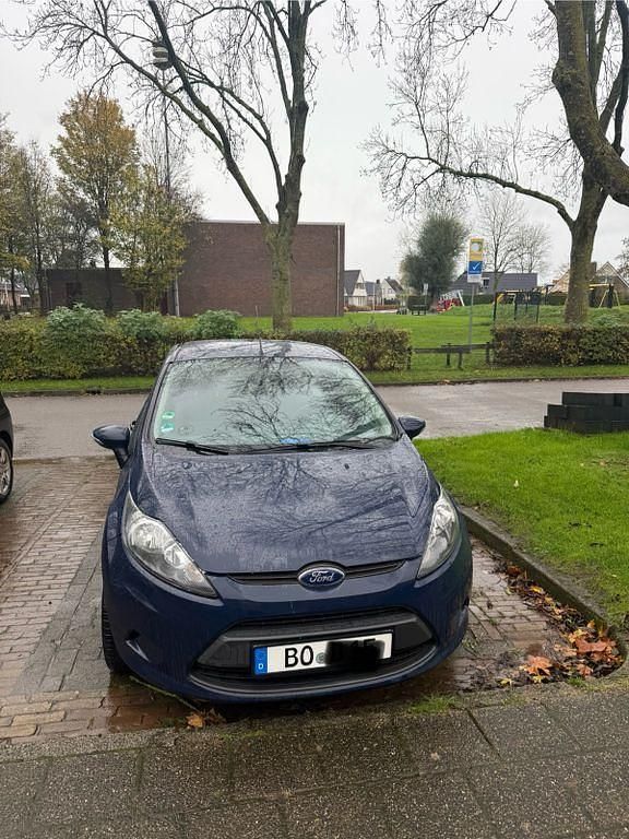 Blau Gebraucht 2012 Ford Fiesta Limousine | 3.000 € (Fairer Preis) - Bild 1/4