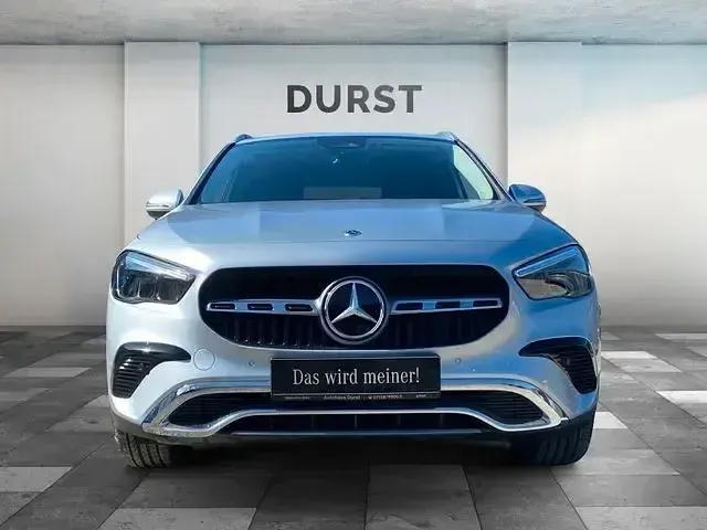 Gebraucht Mercedes GLA200 177 PS (130 kW) 2024 Silber SUV