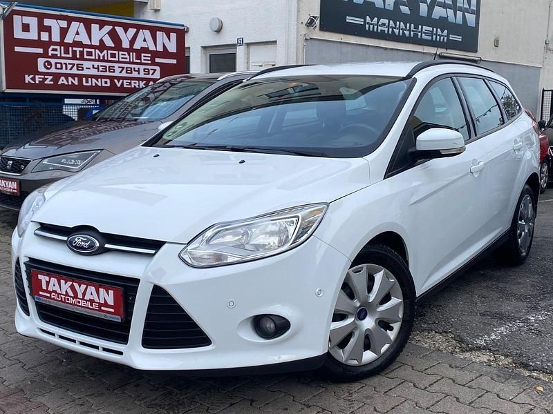 Weiß Gebraucht 2012 Ford Focus Trend Kombi | 4.990 € (Teuer) - Bild 1/4