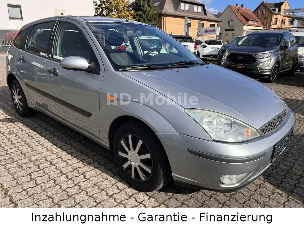 Używany Ford Focus 101 KM (74 kW) 2004 Szary Sedan/Limuzyna