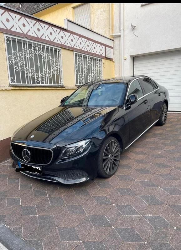 Gebraucht Mercedes E220 194 PS (142 kW) 2016 Schwarz Limousine