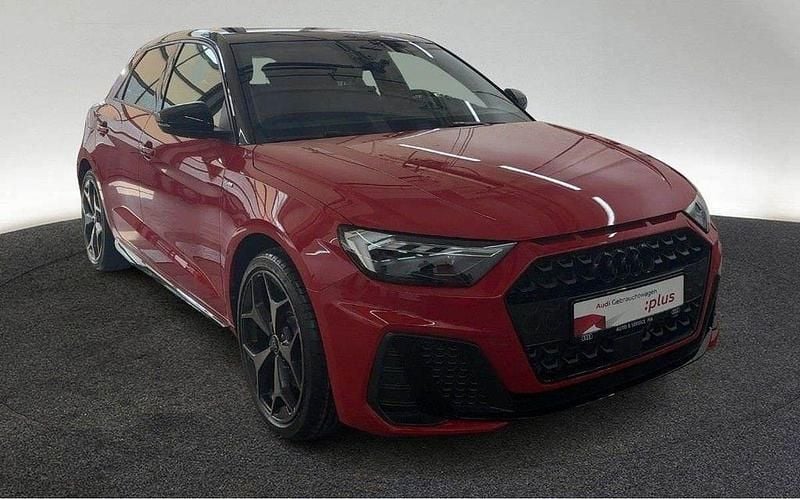 Rot Gebraucht 2024 Audi A1 Sportback S-Line Kleinwagen | 32.700 € (Teuer) - Bild 1/4