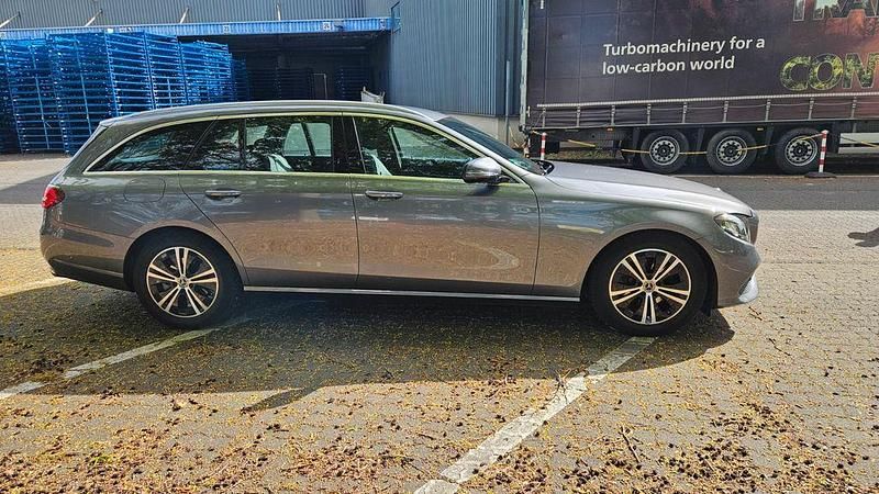Second-hand Mercedes E200 160 CP (117 kW) 2020 Gri Berlinǎ