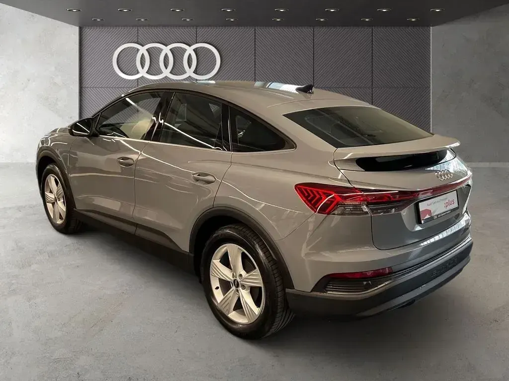 Gebraucht Audi Q4 Sportback e-tron Advanced Plus 150 kW (204 PS) 2023 Kieselgrau/kieselgrau SUV