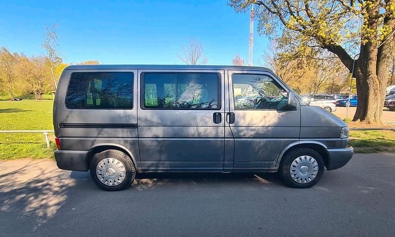 Usado VW T4 Highline 151 HP (111 kW) 2003 Cinzento Van