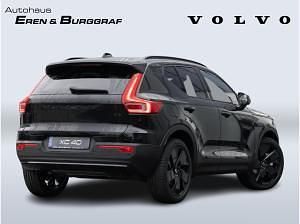 Neu Volvo XC40 Plus 163 PS (119 kW) 2026 Schwarz (onyx black / metallic) SUV