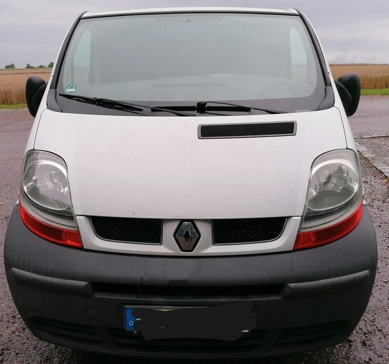Weiß Gebraucht 2006 Renault Trafic Van | 2.500 € - Bild 1/4