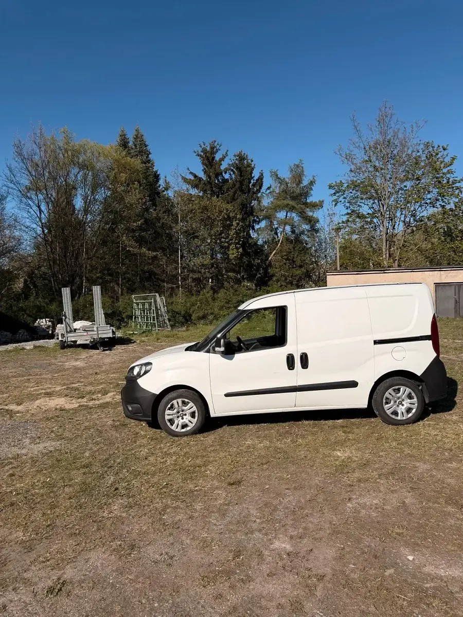 Gebraucht Fiat Doblò 95 PS (69 kW) 2018 Weiß Van / Kleinbus