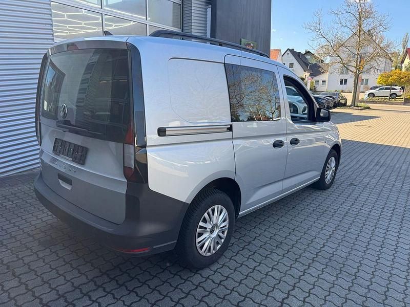 Gebraucht VW Caddy Basis 102 PS (75 kW) 2023 Silber Van / Kleinbus