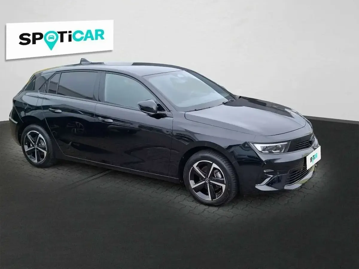 Gebraucht Opel Astra 131 PS (96 kW) 2024 Schwarz Limousine