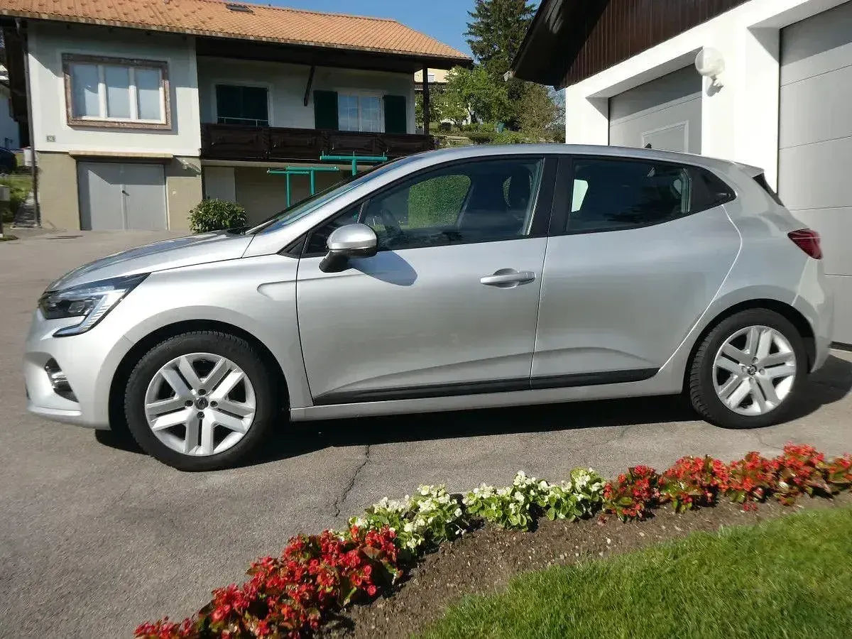 Gebraucht Renault Clio V 67 PS (49 kW) 2022 Silber Limousine