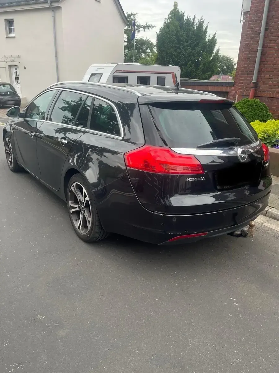 Gebraucht Opel Insignia 160 PS (117 kW) 2012 Schwarz Kombi