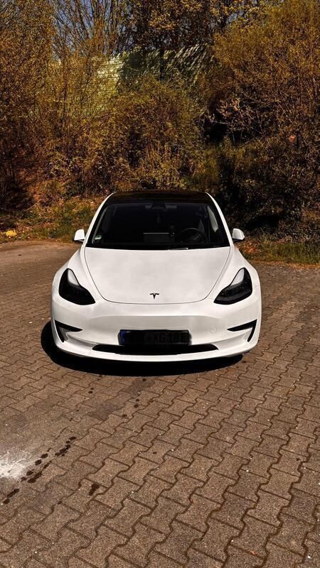 Weiß Gebraucht 2022 Tesla Model 3 Standard Range Limousine | 31.750 € - Bild 1/4